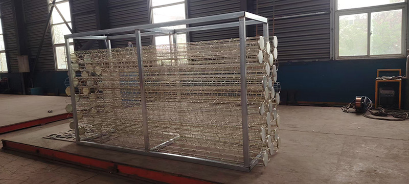 Qingdao Yıldız Makinesi Moritanya Müşterisine Gönderilen Filtre Çantası Kafesleri